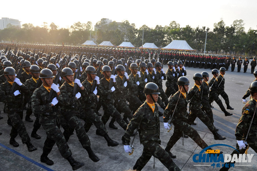 泰國舉行閱兵式慶祝“建軍節(jié)”