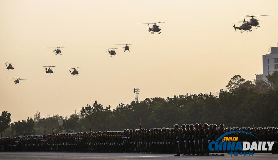 泰國舉行閱兵式慶祝“建軍節”