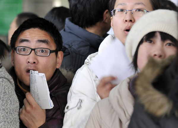 Job fair gets crowd