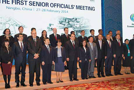 Report urges using APEC meeting to enhance trade deal