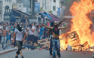 Looting in Paris amid protest of Mideast conflict