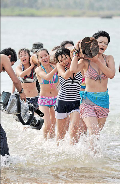 Lady guards train hard in Hainan