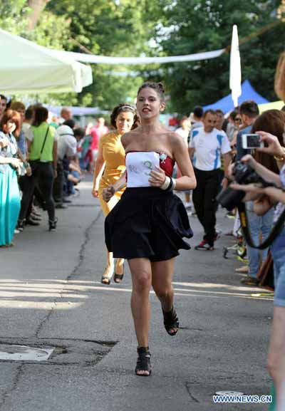 'Running on high heels' race held in Romania