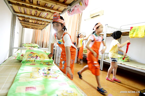 Children participate summer camp in Hangzhou