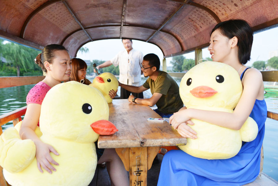 Giant yellow duck coming to Beijing