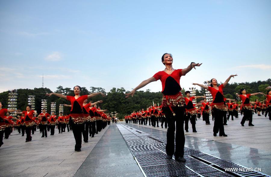 Fitness dance enthusiasts participate for National Fitness Day