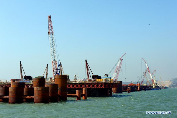 Pingtan cross-Straits rail-road bridge under construction