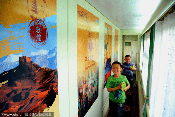 New train to promote tourism in Gansu