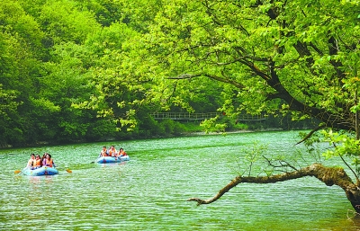 Rafting on Swan Lake