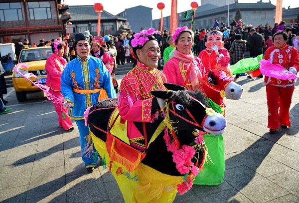 Folk gala celebrates Year of Rooster