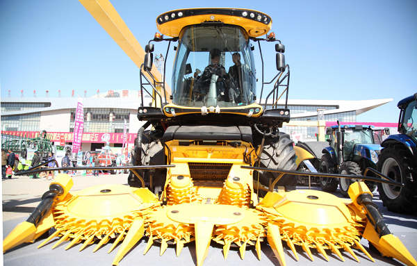 Inner Mongolia holds agricultural machinery exhibition