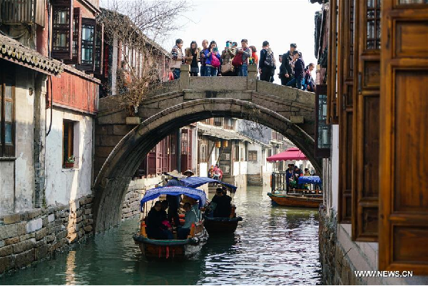 Tourists enjoy 4th day of Spring Festival holidays