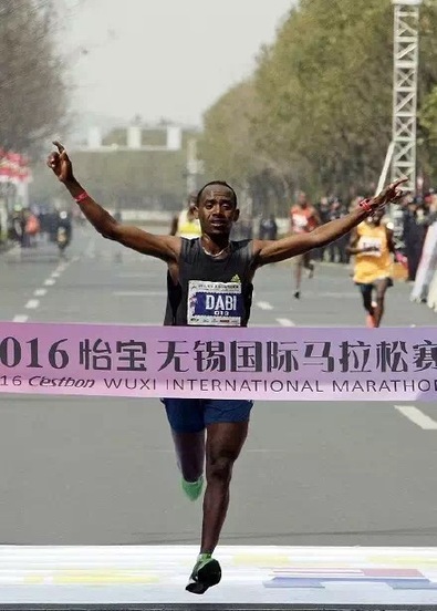 Record numbers as Wuxi marathon beamed around the world