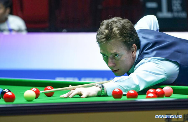 Chinese teams take early leads at snooker worlds