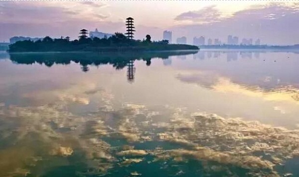 Jiyang Lake embraces autumn colors