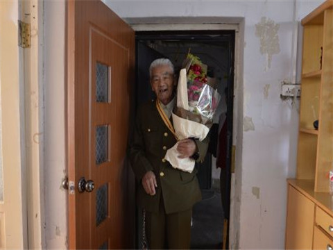 'Saluting Veteran' back home in Changchun from V-Day parade