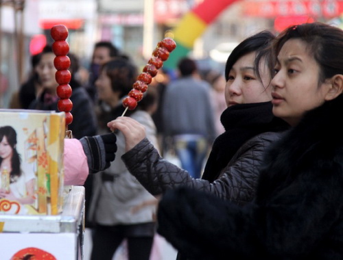 Tasty winter treats in Dandong