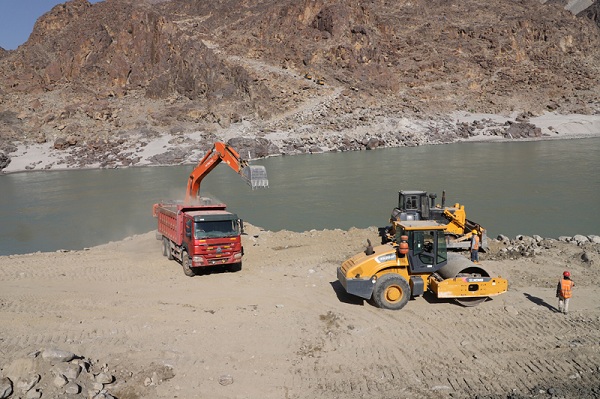 Pakistan prime minister tours Bhasha Dam project