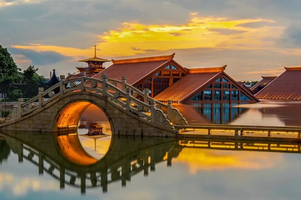 Tranquil Guangfulin Cultural Relics Park charms in autumn