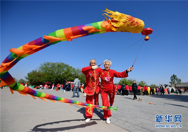 Diabolo activity held at Guanque Pavilion scenic spot