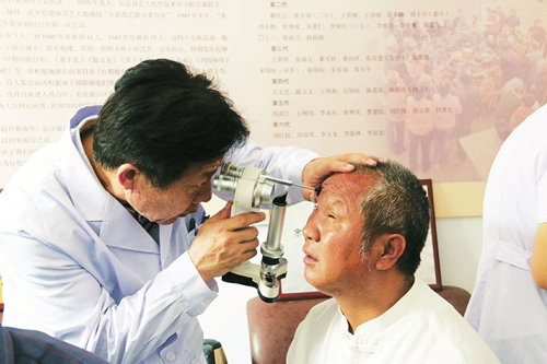 Visually-impaired people of Zuoquan receive free eye checkups