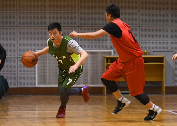 Shanxi University holds faculty basketball competition