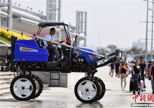 Modern agricultural machinery farms success in Urumqi