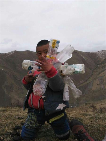 Tibetan children enjoy 'golden worm' holiday