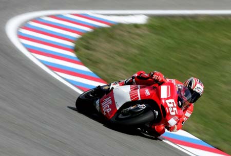 Ducati's MotoGP rider Loris Capirossi of Italy takes a curve during the Czech Grand Prix at Masaryk's circuit in Brno August 20, 2006. 