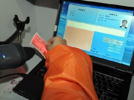 Real-name train ticket system run smoothly in S China