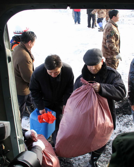 Helicopters rescue the trapped in Xinjiang