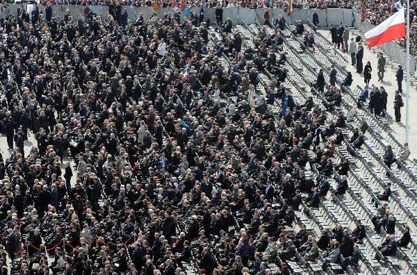 Poland holds memorial service for plane crash victims