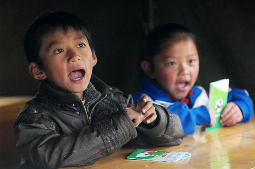 Camp school opens in quake-hit Yushu