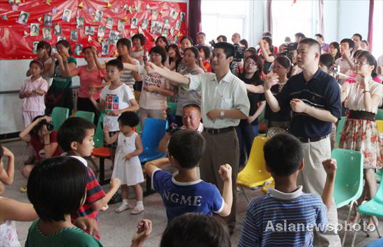 Kids of convicts get donations from China Daily