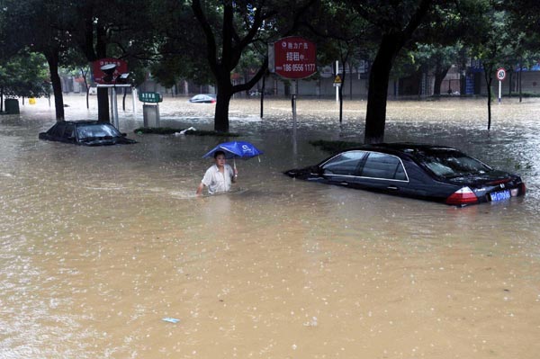 E China pounded by heavy rain