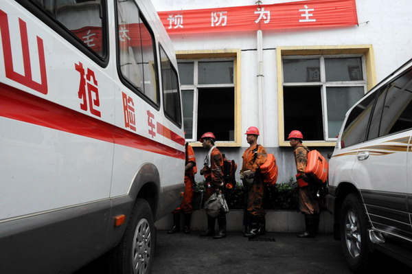 9 dead, 7 trapped in C China coal mine accident