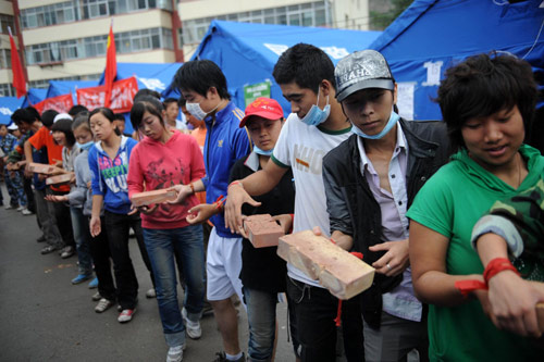 Volunteer a big role in Zhouqu disaster relief