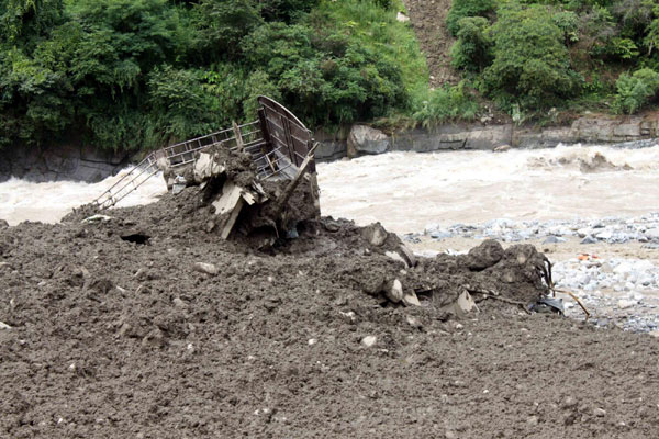 One dead, 90 missing after mudslide in Yunnan