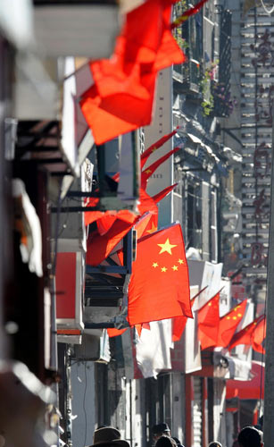 National flag-raising ceremony held in Lhasa