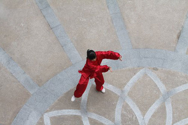 Tai Chi masters the crowds in Wuhan