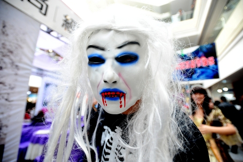 Halloween ghouls roam Chinese shopping malls