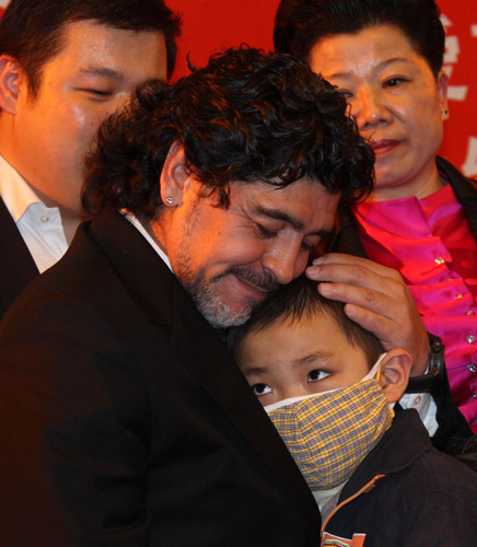 Maradona promotes charity on China tour