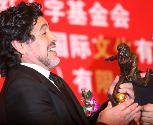 Maradona promotes charity on China tour