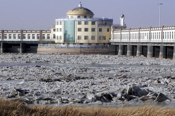 Yellow River freezes up