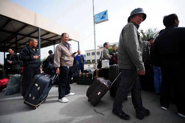 Chinese in Libya making their way back