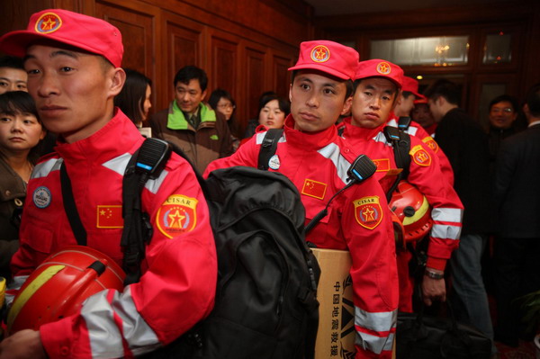 Chinese rescue team leaves for Japan