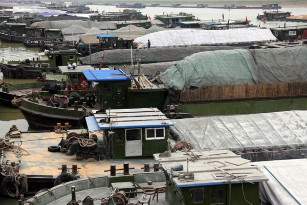 Drought strands 1,300 boats on Grand Canal