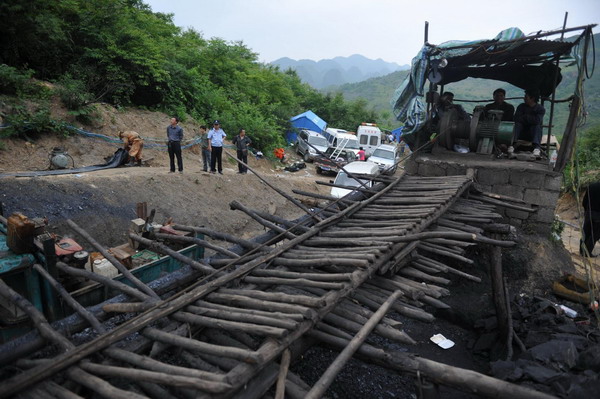 8 trapped in flooded coal mine in SW China