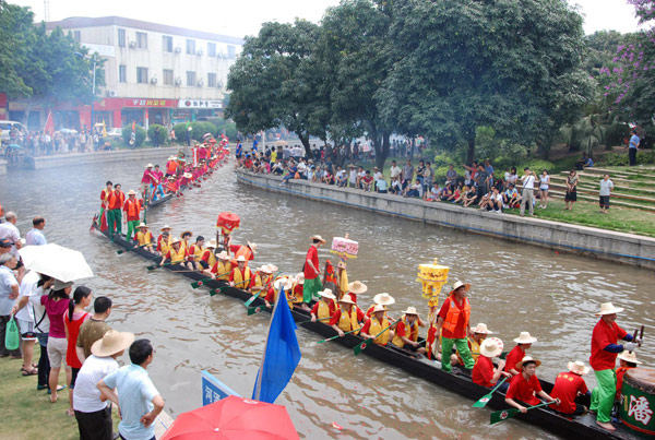 Dragon boat races breathe life into festival