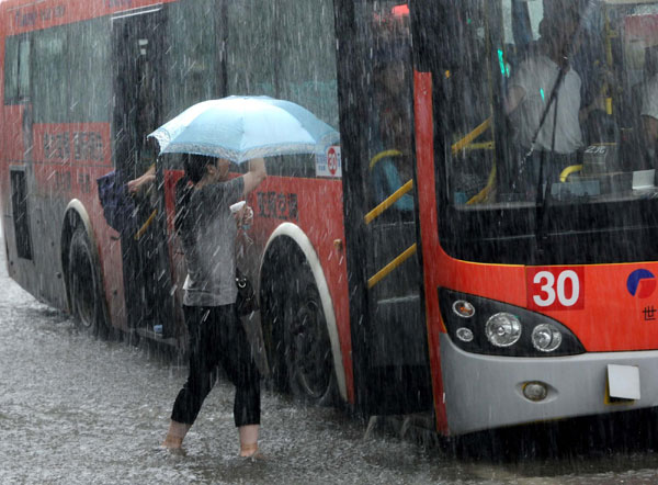 Torrential rains pound E China city